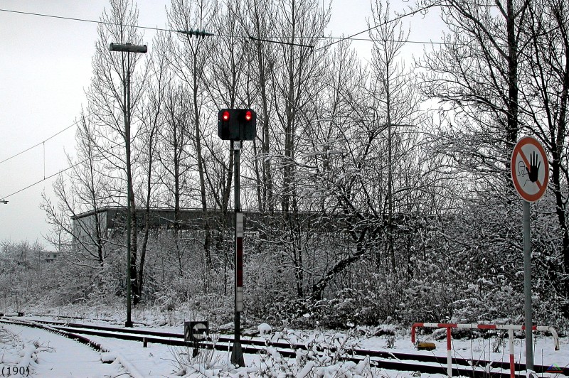 Bahn 190.jpg - Das Rangiersignal zeigt Sh 0 - Halt.